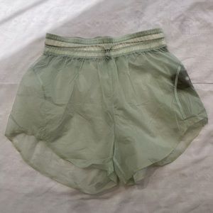 Lululemon shorts size 6 in excellent condition